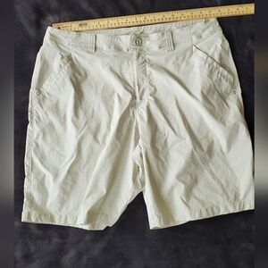 Under Armour loose heat gear size 38 mens shorts